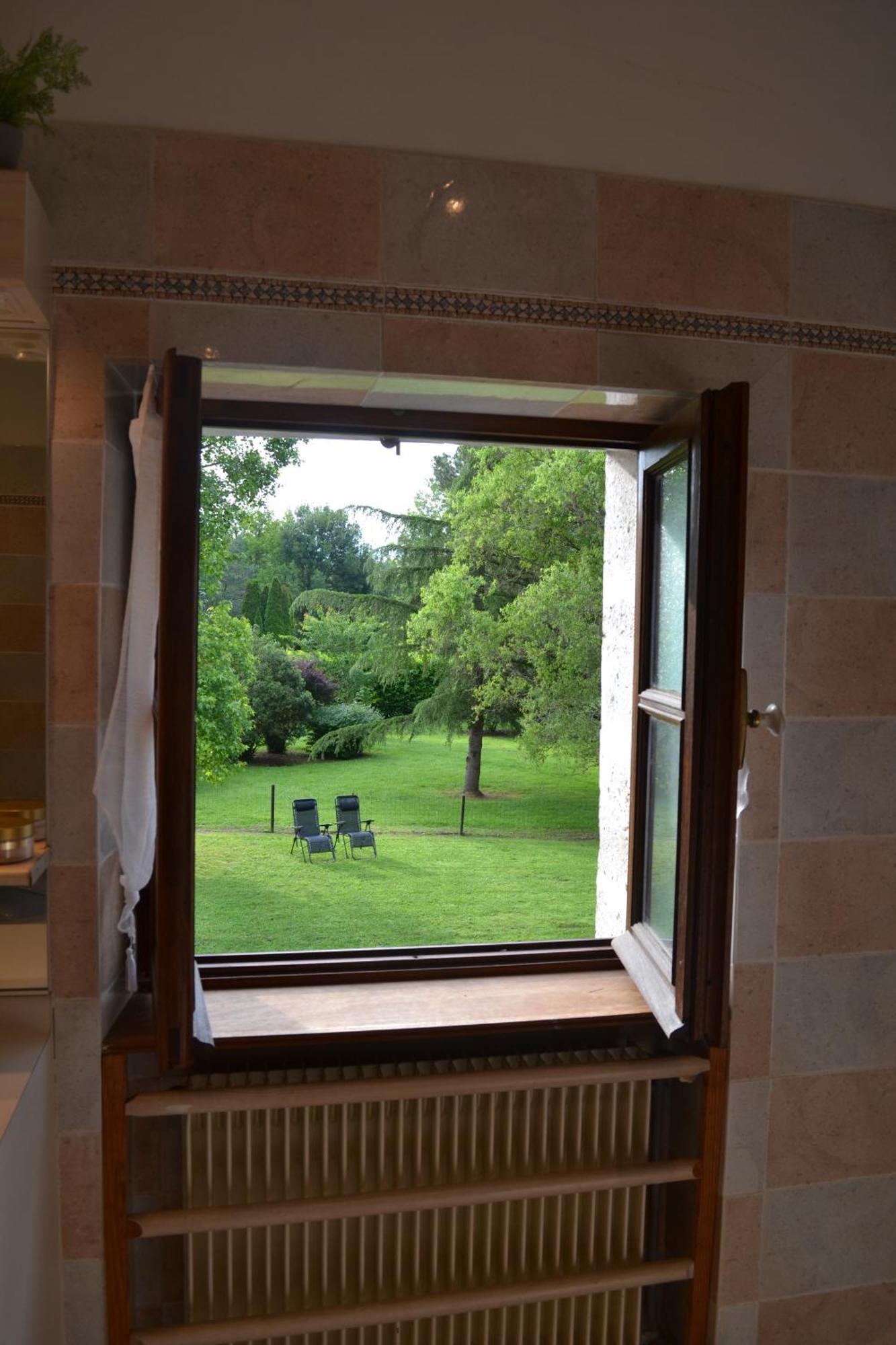 Les Bruyeres B&B 2 Montbron Екстериор снимка